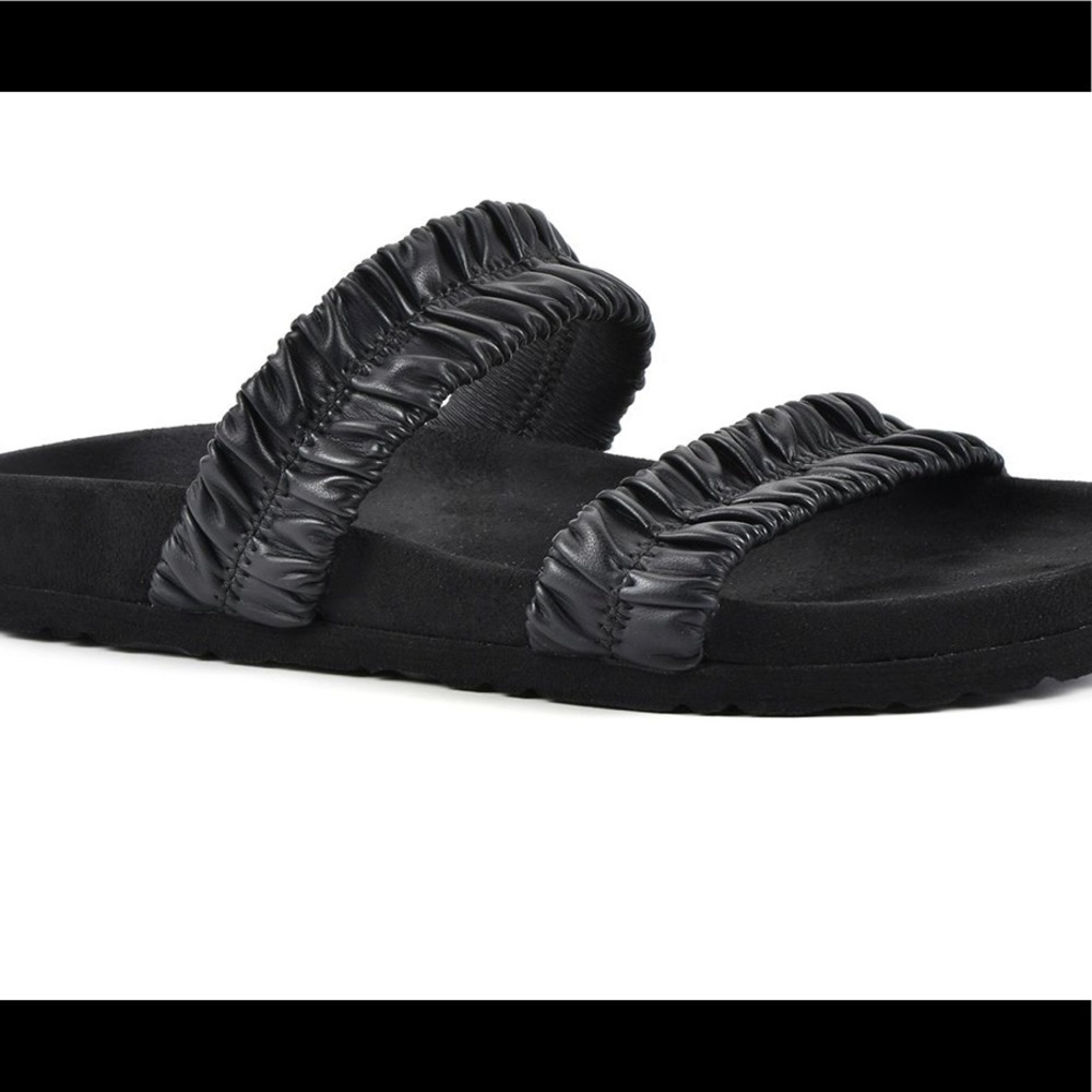 White Mountain
Women's Hands On Slide Sandals new in box black